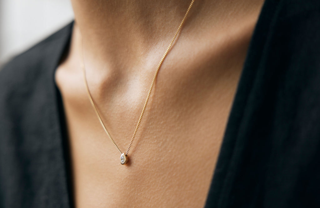 Thin gold hot sale diamond necklace