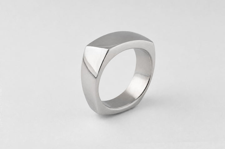 ASYMETRICAL BAND | 19K WHITE GOLD
