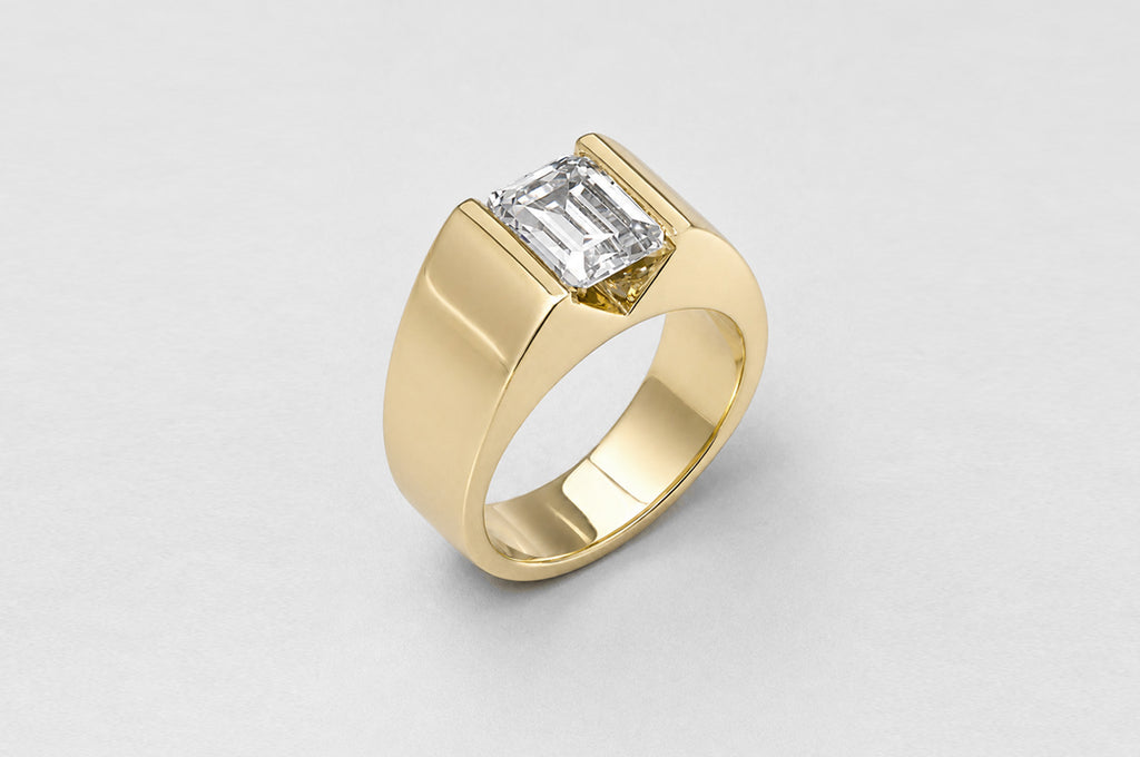 EMERALD CUT DIAMOND RING | YELLOW GOLD