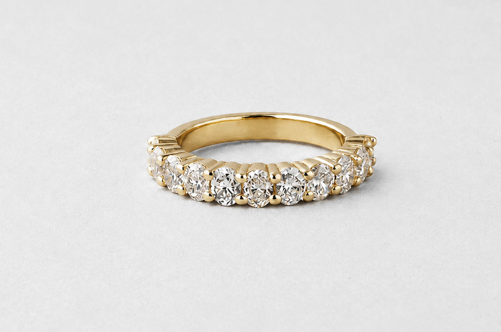 OVAL DIAMOND BAND | YELLOW GOLD