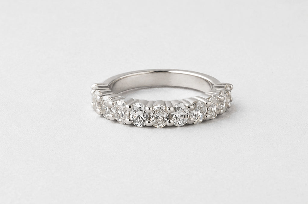 OVAL DIAMOND BAND | 19K WHITE GOLD