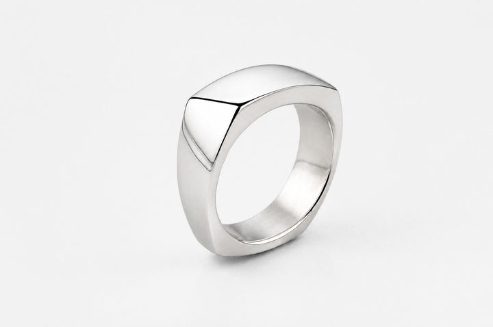 ASYMETRICAL BAND | 19K WHITE GOLD