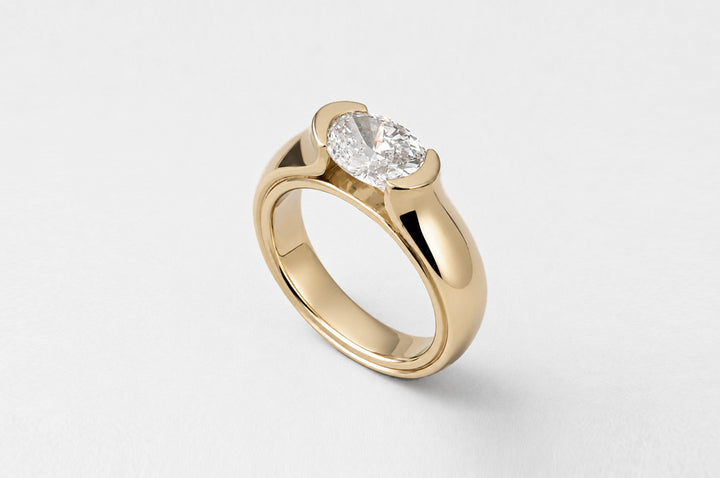 OVAL DIAMOND SOLITAIRE | YELLOW GOLD