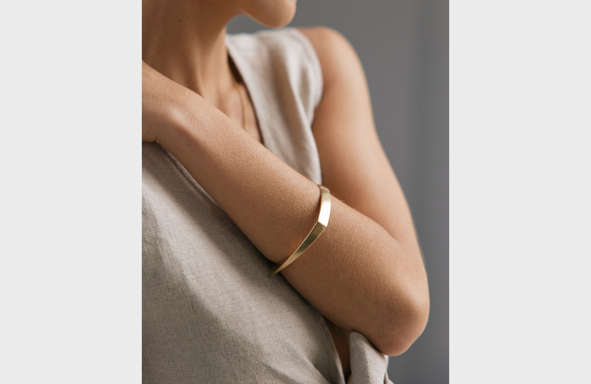 VETTA BANGLE | 14K YELLOW GOLD